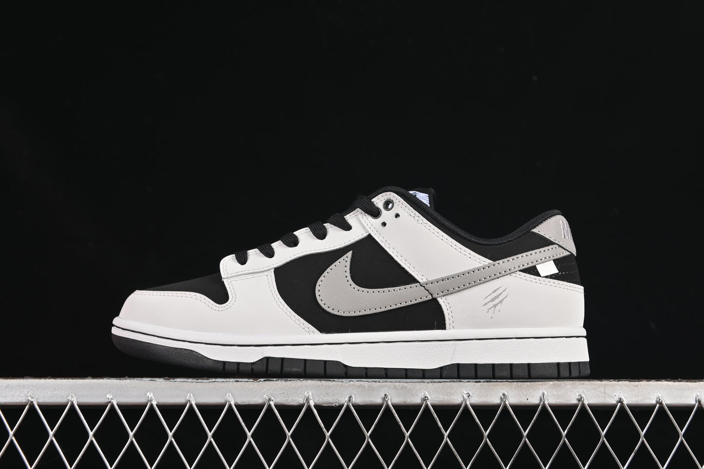 Nike SB Dunk Low